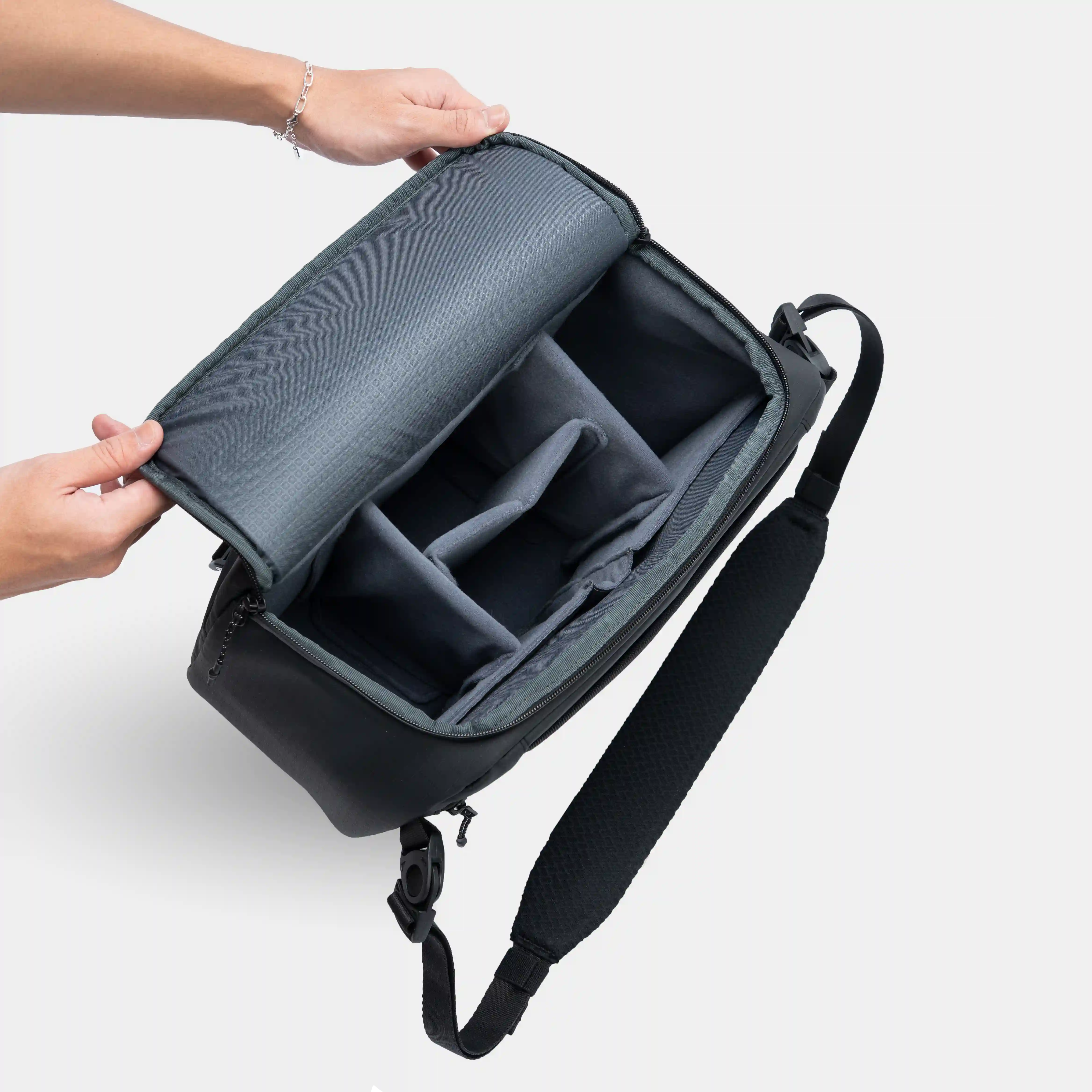 XPLORER - 9L Camera Sling Bag