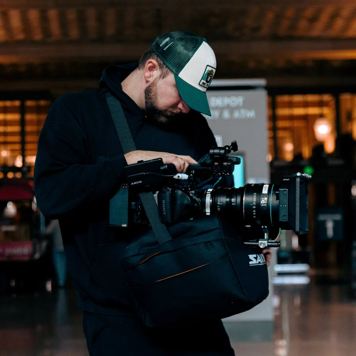 Non-rigid mount for uneven terrain—secure camera placement without a full rig.